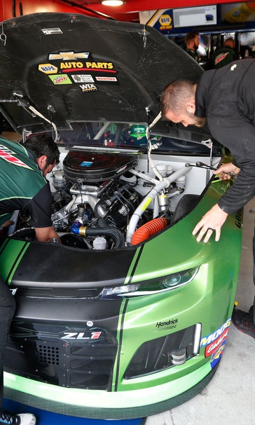 Elliott blows engine in opening minutes of playoff practice